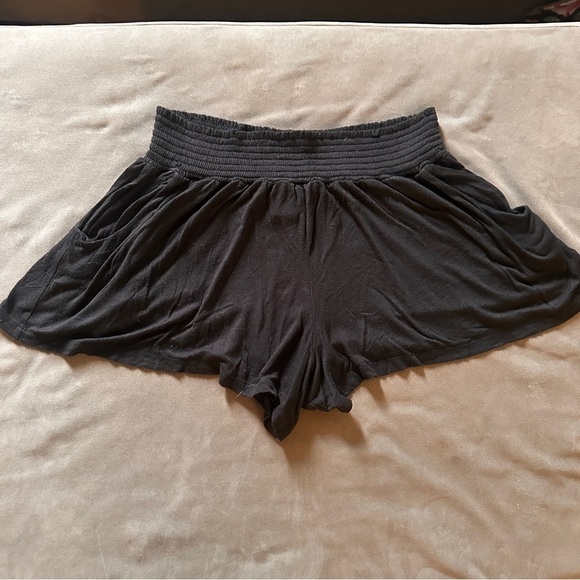 Mossimo Black Flowy Shorts Smocked Waist Soft Stretchy Lounge Boho Size XL Fun - Picture 1 of 9